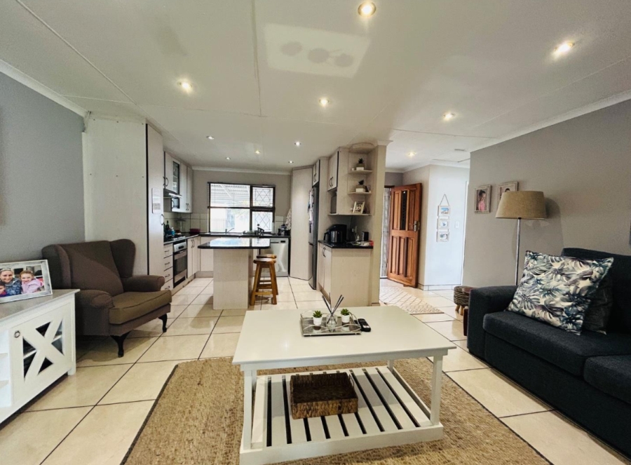 To Let 4 Bedroom Property for Rent in Dorchester Heights Eastern Cape